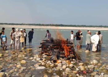 कञ्चनपुरस्थित महाकाली नदी किनारमा गरियो विपिन जोशीको अन्त्येष्टि